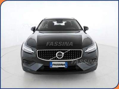 Volvo V60 Cross Country B4 (d) AWD automatico Core Nero usata Milano