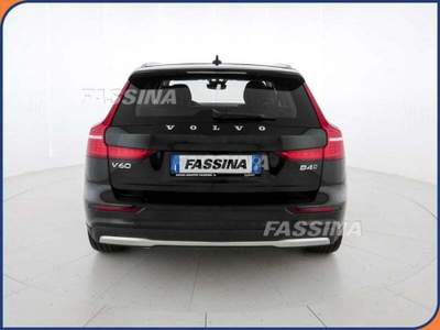 Volvo V60 Cross Country B4 (d) AWD automatico Core Nero usata Milano