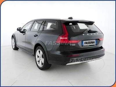 Volvo V60 Cross Country B4 (d) AWD automatico Core Nero usata Milano