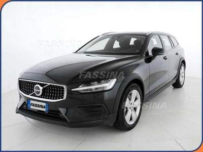 Volvo V60 Cross Country B4 (d) AWD automatico Core Nero usata Milano