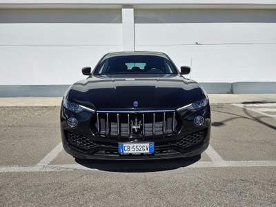 Maserati Levante perfetta unico proprietario Nero usata LEVERANO
