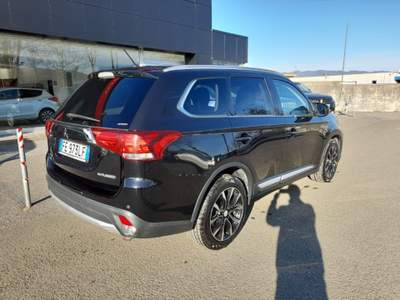 Mitsubishi Outlander 2.2 DI-D 4WD Intense aut. Nero usata Scarperia e San Piero