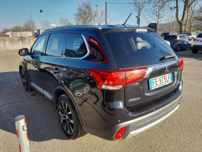 Mitsubishi Outlander 2.2 DI-D 4WD Intense aut. Nero usata Scarperia e San Piero
