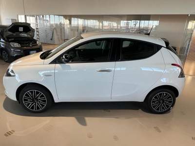 Lancia Ypsilon 1.0 FireFly 5 porte S&S Hybrid Gold Bianco usata Riva presso Chieri