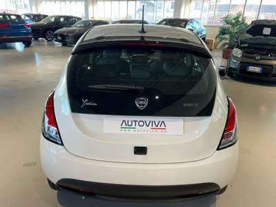 Lancia Ypsilon 1.0 FireFly 5 porte S&S Hybrid Gold Bianco usata Riva presso Chieri