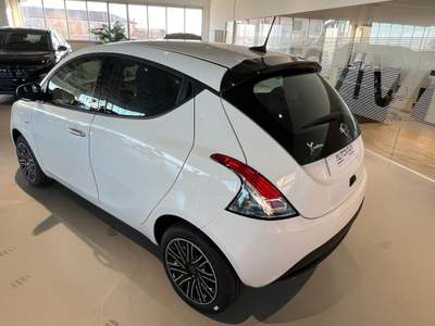 Lancia Ypsilon 1.0 FireFly 5 porte S&S Hybrid Gold Bianco usata Riva presso Chieri