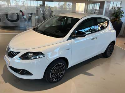 Lancia Ypsilon 1.0 FireFly 5 porte S&S Hybrid Gold Bianco usata Riva presso Chieri