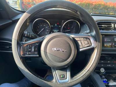 Jaguar F-Pace 2.0 D 180 CV AWD aut. Pure Blu/Azzurro usata Capriolo