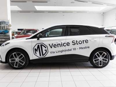 MG4 MG4 Luxury 64 KWh Bianco usata Silea