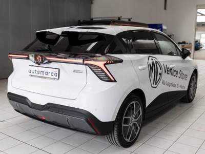 MG4 MG4 Luxury 64 KWh Bianco usata Silea