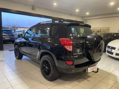 Toyota RAV4 2.2 d-4d Luxury 136cv GANCIO TRAINO Nero usata Alessandria