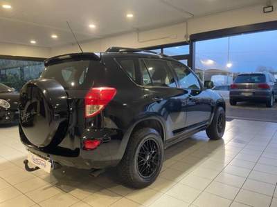 Toyota RAV4 2.2 d-4d Luxury 136cv GANCIO TRAINO Nero usata Alessandria