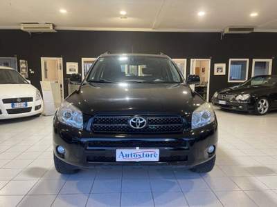 Toyota RAV4 2.2 d-4d Luxury 136cv GANCIO TRAINO Nero usata Alessandria