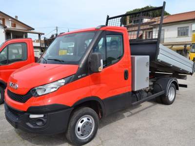 Iveco Daily 35C13 2.3 CASSONE RIBALTABILE PARI AL NUOVO Rosso usata COMACCHIO