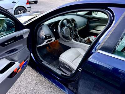 Jaguar XE Perfetta! Appena tagliandata e fatta cinghia distribuzione. Blu/Azzurro usata Ascoli Piceno