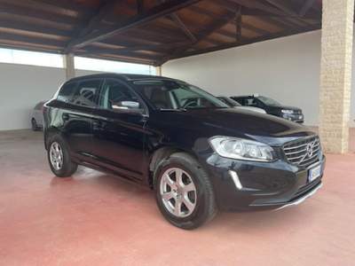 Volvo XC60 D4 Momentum Nero usata Terlizzi