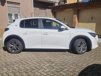 Peugeot 208 motore elettrico 136 CV 5 porte Allure Pack Bianco usata Novi Ligure