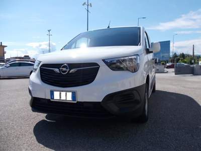 Opel Combo Cargo 1.5 Diesel 100CV PC 3 POSTI Edition Bianco usata SAN VENDEMIANO