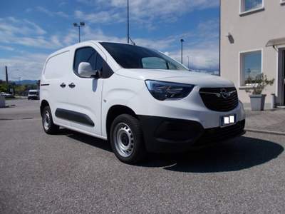 Opel Combo Cargo 1.5 Diesel 100CV PC 3 POSTI Edition Bianco usata SAN VENDEMIANO