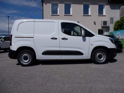 Opel Combo Cargo 1.5 Diesel 100CV PC 3 POSTI Edition Bianco usata SAN VENDEMIANO