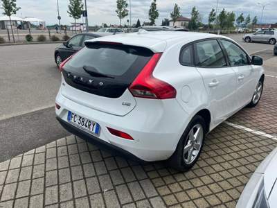 Volvo V40 D2 'eco' Momentum Bianco usata SAN GIORGIO PIACENTINO