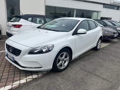 Volvo V40 D2 'eco' Momentum Bianco usata SAN GIORGIO PIACENTINO