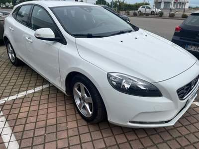 Volvo V40 D2 'eco' Momentum Bianco usata SAN GIORGIO PIACENTINO