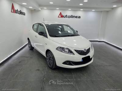 Lancia Ypsilon Ypsilon 1.0 FireFly 5p.S&S Hyb. Eco Gold Bianco usata Lusciano