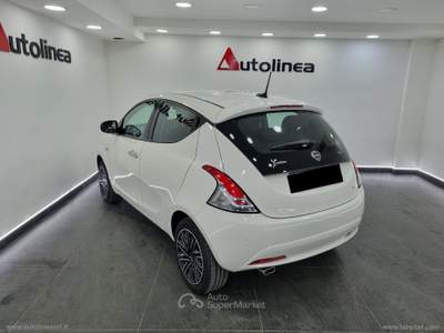 Lancia Ypsilon Ypsilon 1.0 FireFly 5p.S&S Hyb. Eco Gold Bianco usata Lusciano