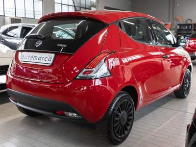 Lancia Ypsilon 1.0 FireFly 5 porte S&S Hybrid Ecochic Silver Rosso usata Silea