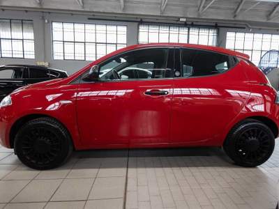 Lancia Ypsilon 1.0 FireFly 5 porte S&S Hybrid Ecochic Silver Rosso usata Silea