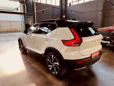 Volvo XC40 D4 AWD Geartronic R-design Bianco usata Vedelago