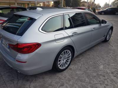 BMW Serie 5 530d d xDrive 249CV Touring Luxury Grigio usata Sesto San Giovanni