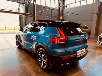 Volvo XC40 D4 AWD Geartronic R-design Blu/Azzurro usata Vedelago