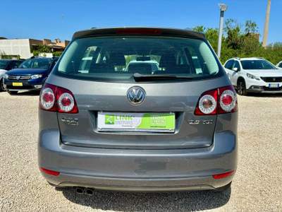 Volkswagen Golf 2.0 TDI 140CV DPF DSG Highline Grigio usata Lecce