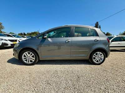 Volkswagen Golf 2.0 TDI 140CV DPF DSG Highline Grigio usata Lecce
