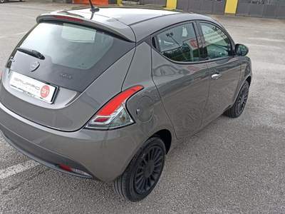 Lancia Ypsilon 1.0 FireFly 5 porte S&S Hybrid Silver Grigio usata Porcia