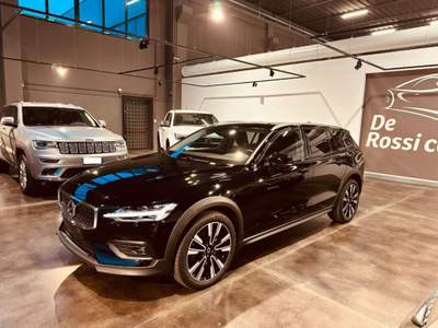 Volvo V60 Cross Country B4 (d) AWD Geartronic  Pro Nero usata Vedelago