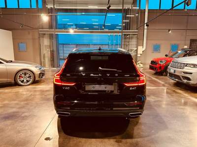 Volvo V60 Cross Country B4 (d) AWD Geartronic  Pro Nero usata Vedelago