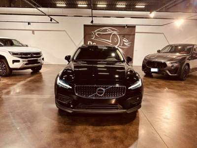 Volvo V60 Cross Country B4 (d) AWD Geartronic  Pro Nero usata Vedelago