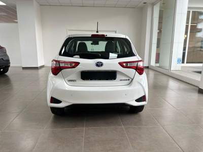Toyota Yaris 1.5 Hybrid 5 porte Cool Bianco usata Nola