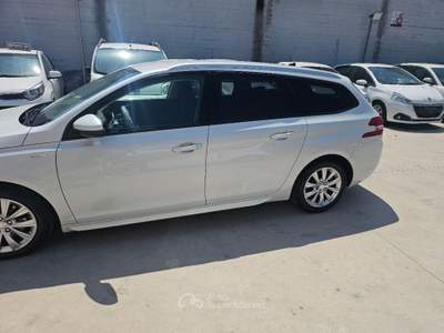 Peugeot 308  SW 1.5 bluehdi Active s&s 100cv usata Aversa