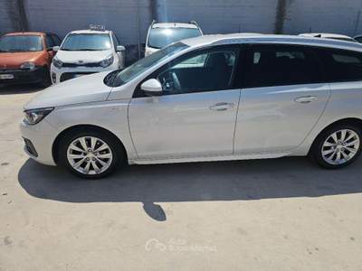 Peugeot 308  SW 1.5 bluehdi Active s&s 100cv usata Aversa