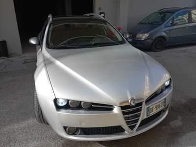 Alfa Romeo 159 tagliandata e revisionata nessun lavoro da eseguire Argento usata GRUGLIASCO