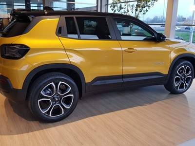 Jeep Avenger BEV Summit + Navigatore + Bicolor Giallo usata Modena