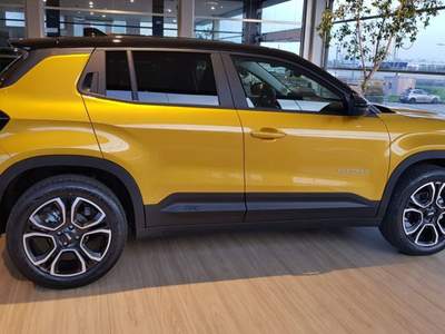 Jeep Avenger BEV Summit + Navigatore + Bicolor Giallo usata Modena