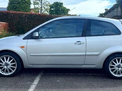 Ford Fiesta  Grigio usata Calcinate