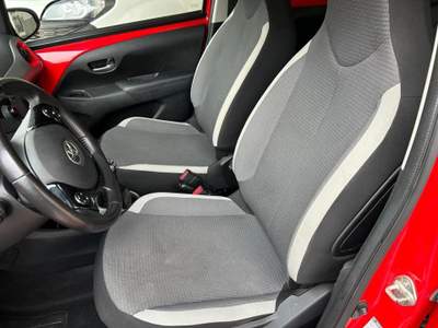 Toyota Aygo Connect 1.0 VVT-i 72CV 5 porte x-business Rosso usata San Cesareo
