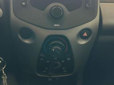 Toyota Aygo Connect 1.0 VVT-i 72CV 5 porte x-business Rosso usata San Cesareo