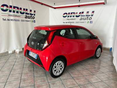 Toyota Aygo Connect 1.0 VVT-i 72CV 5 porte x-business Rosso usata San Cesareo
